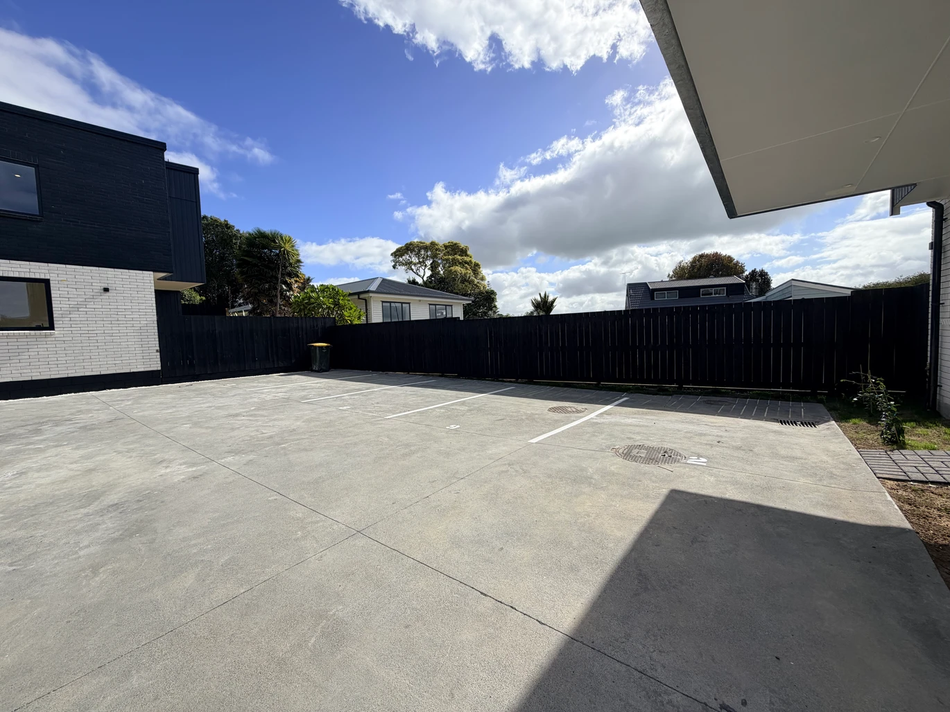 10-Year Stamford Building Warranty, move-in ready, Brandnew freehold Brick 2 bed 2.5 baths home with car park, 2 ensuites, walking distance to Howick Domain and Owairoa Primary School, and zoned for sought-after Sancta Maria College and Howick College. Just minutes to Howick Village, supermarkets, 7/44 Drake Street, Howick, Auckland