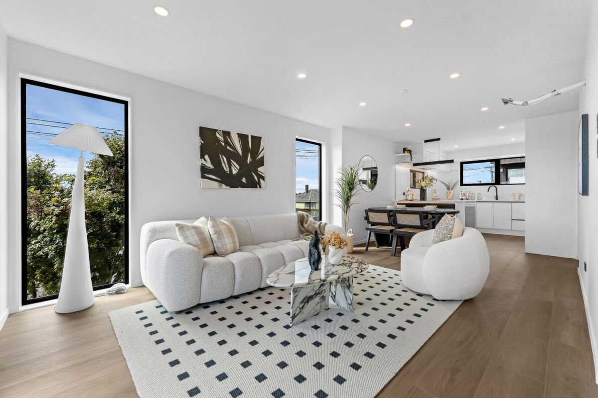 CV$$950K Now Asking $$830K, 140m2 freehold 4 beds 3 baths home with garage, close to schools, Panmure Basin, shops, Tāmaki River walkways, parks, and the convenient Panmure Transport Hub, 3/53 Court Crescent, Panmure, Auckland