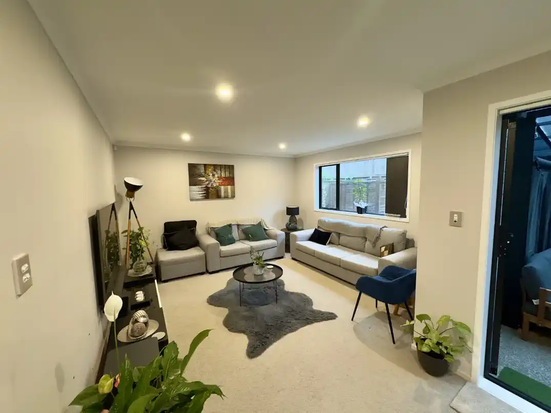 For rent, 4 beds 2.5 baths home with garage, Available from: Saturday, April 25, 87 Andrew Jack Road, Silverdale, Auckland