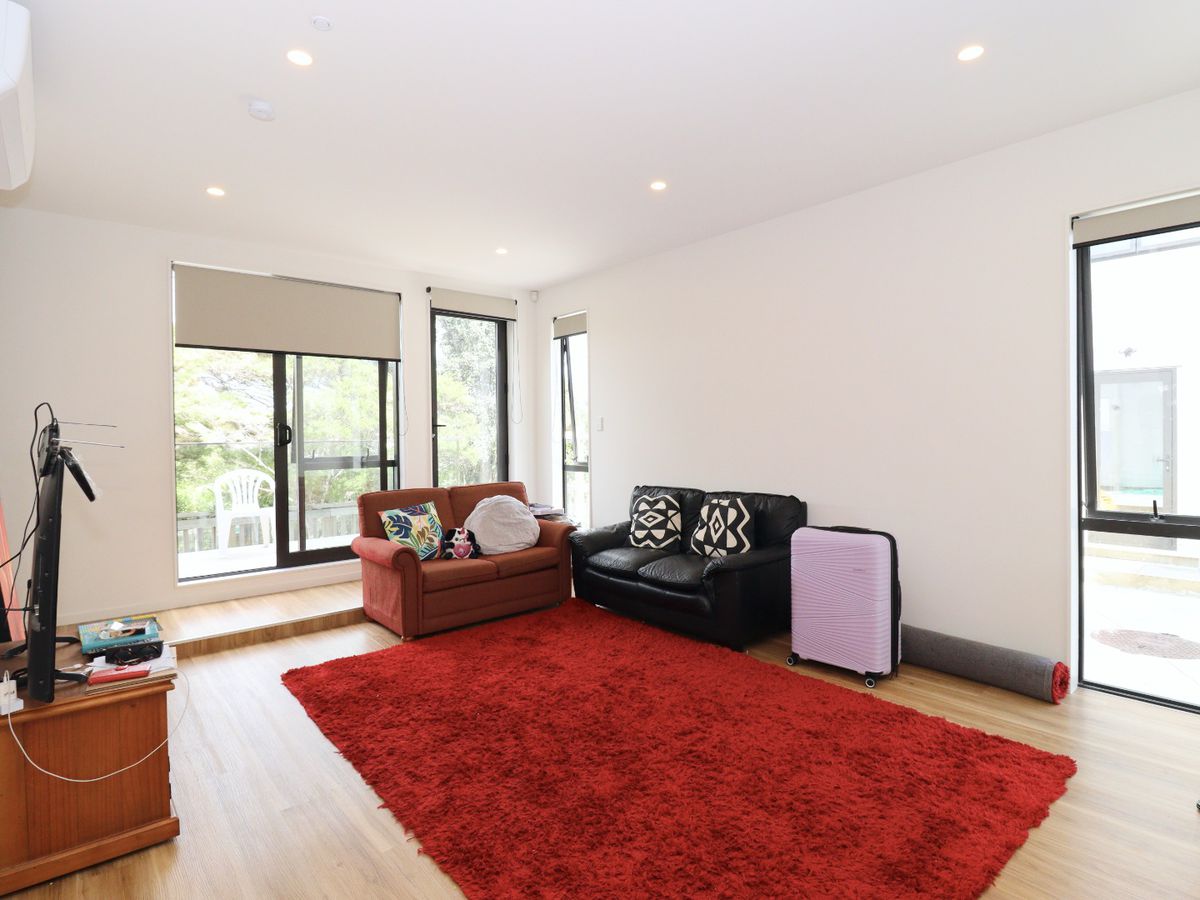For rent, 2 beds 1 baths townhouse, Available on Tue 17th Mar, Henderson, Auckland