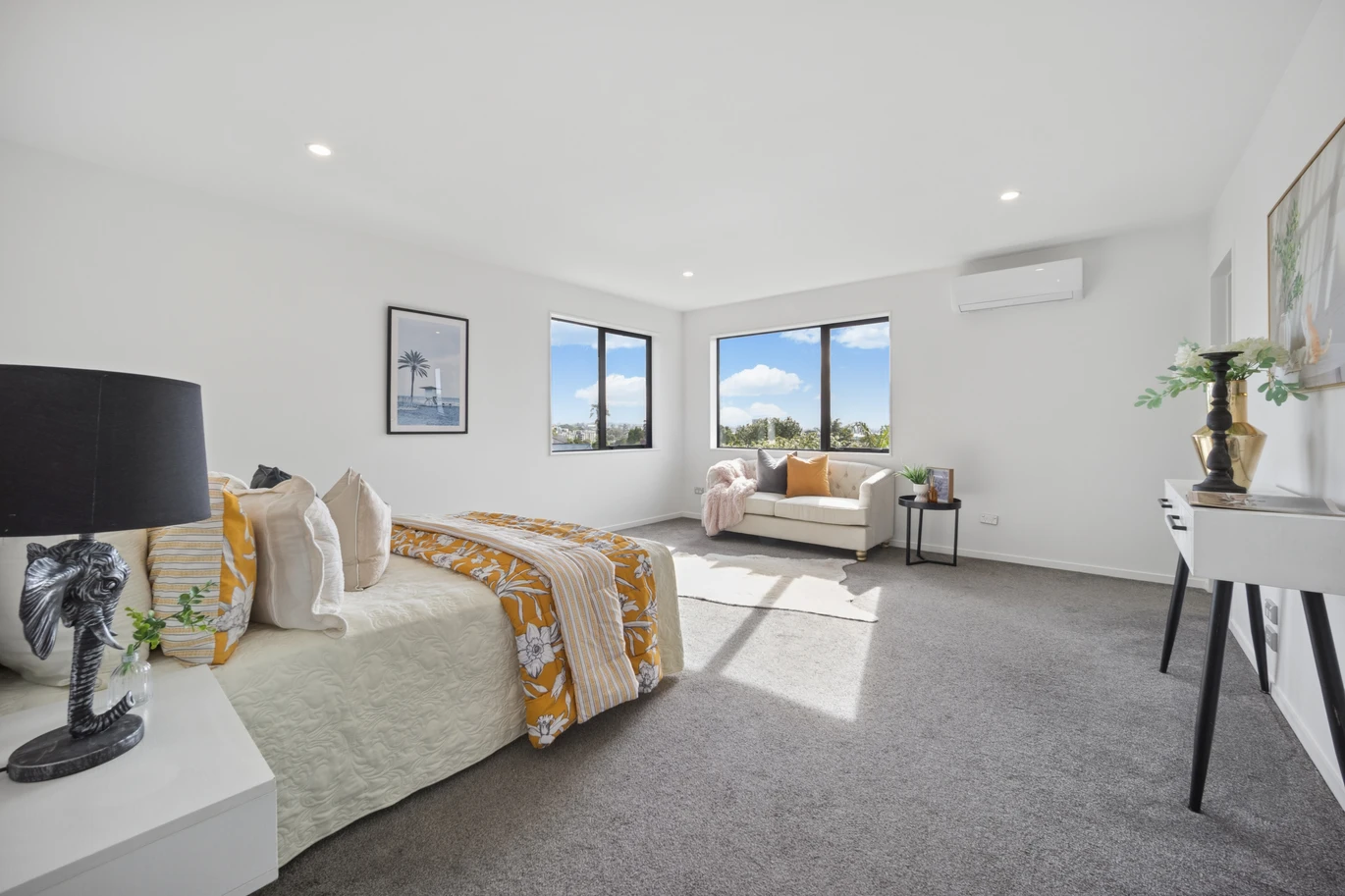272m2 5 beds 4.5 baths house with double garage on 305m2 section, Zoned for Blockhouse Bay Intermediate & Lynfield College, close to local amenities, schools, and transport, 106 Taylor Street, Blockhouse Bay, Auckland