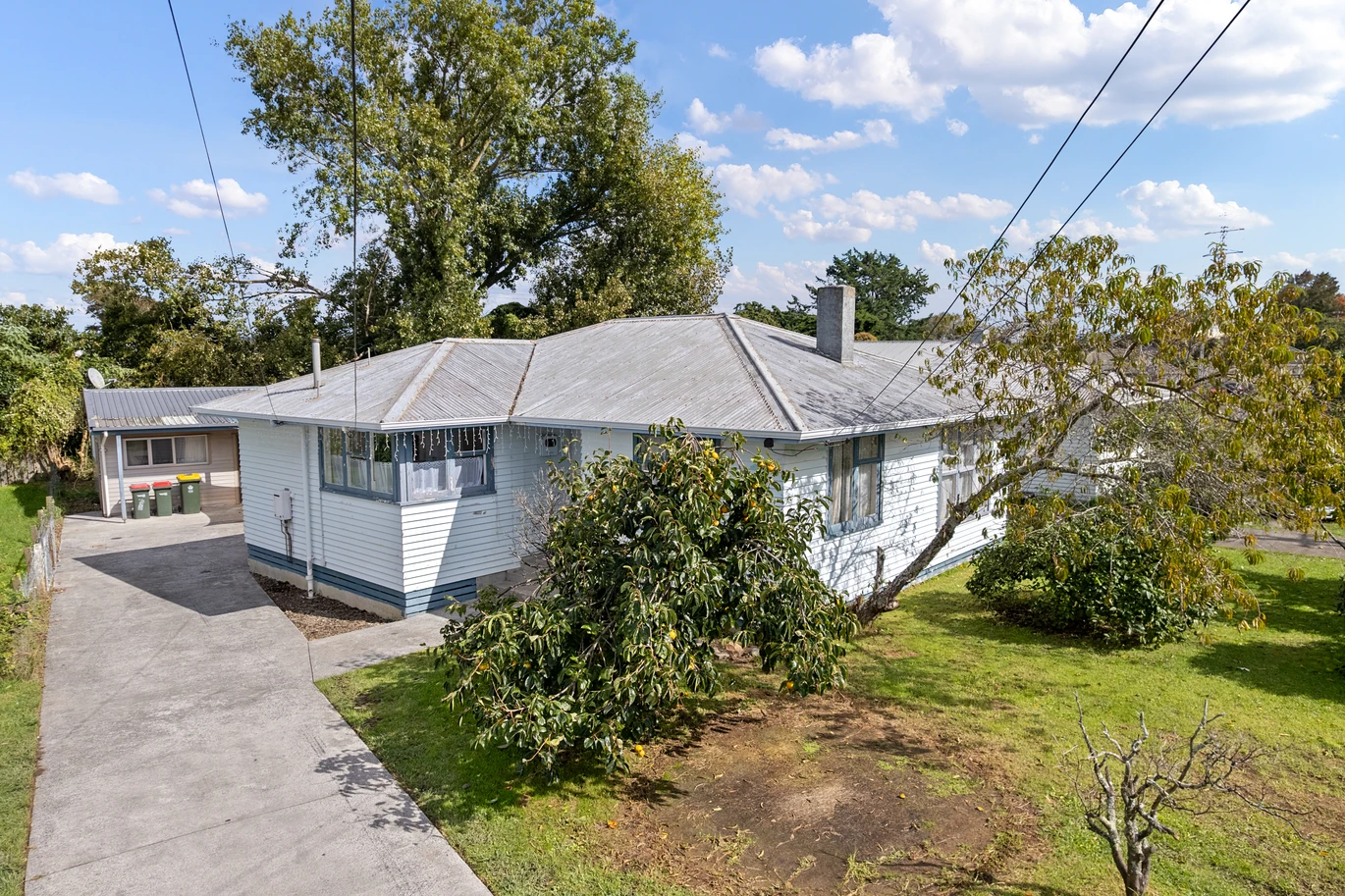 3 beds 1 bath house with double garage on 708m2 section, close to schools, shopping centres, motorway access, 7 Kudu Road Otara, Auckland