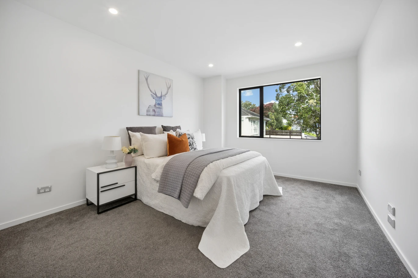 272m2 5 beds 4.5 baths house with double garage on 305m2 section, Zoned for Blockhouse Bay Intermediate & Lynfield College, close to local amenities, schools, and transport, 106 Taylor Street, Blockhouse Bay, Auckland