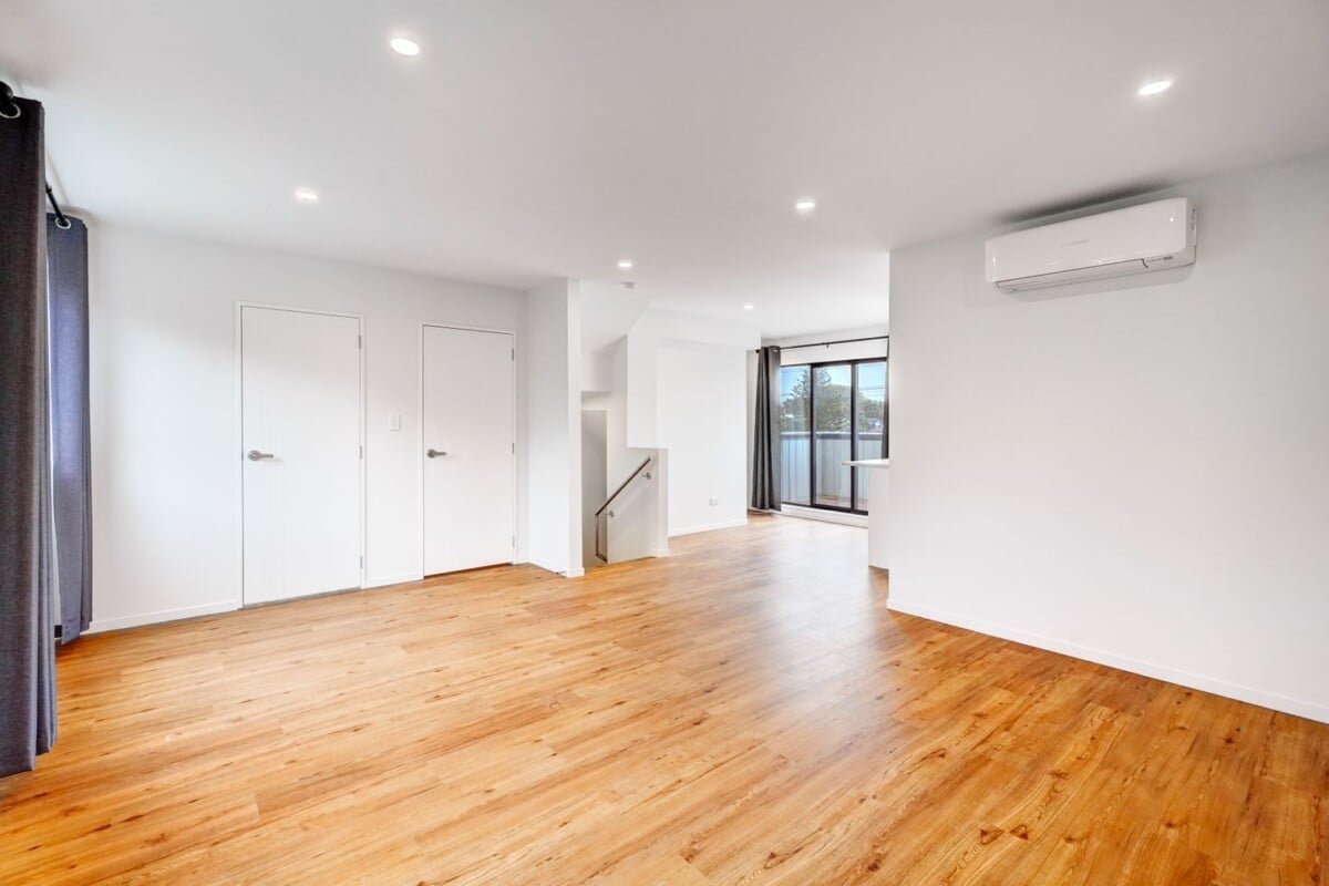 154m2 Brandnew freehold 4 beds 3 baths home with garage, Fully fenced with low-maintenance backyard, walking to New Lynn School, the train station, library, restaurants, Lynn Mall, Zone for New Lynn School and Blockhouse Bay Intermediate, 6/63 Gardner Avenue, New Lynn, Auckland