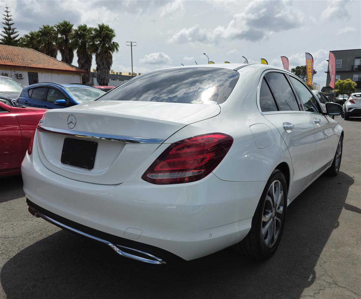 2016 Mercedes-Benz C 200 **Cruise Control**Heating Seats**Half Leather & Electric Seats**Reversing Camera**Machine Face Factory Mags** Sedan Automatic, 5 seats, Petrol, 1,991 cc, 105,572 km