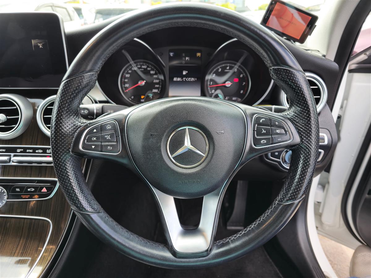 2016 Mercedes-Benz C 200 **Cruise Control**Heating Seats**Half Leather & Electric Seats**Reversing Camera**Machine Face Factory Mags** Sedan Automatic, 5 seats, Petrol, 1,991 cc, 105,572 km