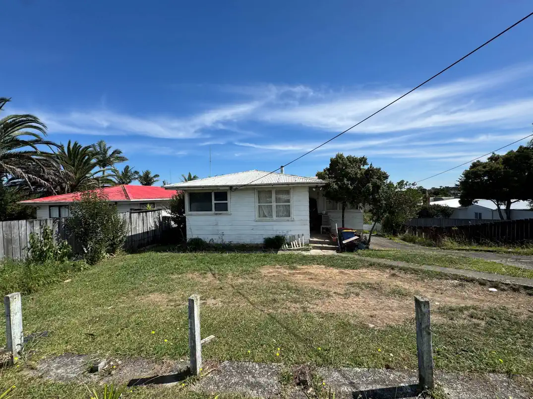MORTGAGEE SALE, 2 x 3-beds houses on a combined 2,003m² section, within walking distance to the local shopping centre and a short drive to the motorway and Westgate. 1 km to Massey High School, 420 & 422 Don Buck Road, Massey, Auckland