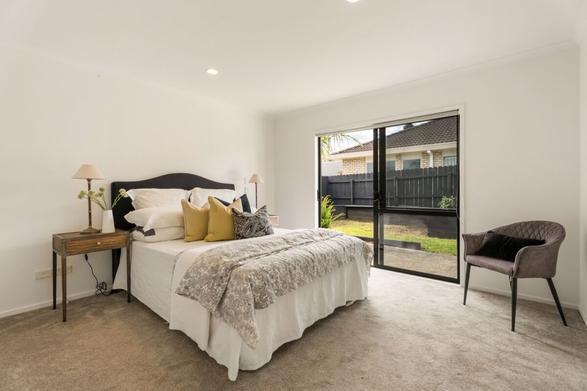 Vendors Settled Overseas, Botany Downs Secondary College zone, 140m2 3 beds 1 bath house with double garage on 400m2 section, moments to Botany Downs shopping centre, schools, 7 Brittas Place, East Tamaki, Auckland