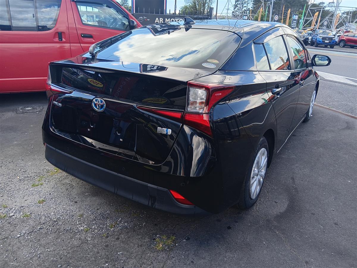 2021 Toyota Prius Hatchback Automatic, 5 seats, Hybrid, New Import, 1,800 cc, 99,000 km