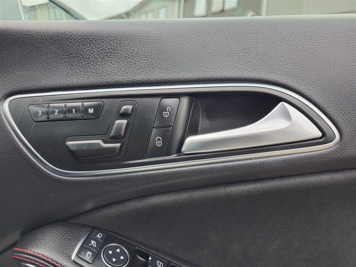 2014 Mercedes-Benz CLA 250 **Cruise Control**Half Leather Seats**Memory & Electric Seats**Factory Mags**Reversing Camera** Sedan Automatic, 5 seats, Silver, Petrol, 1,991 cc, 71,598 km