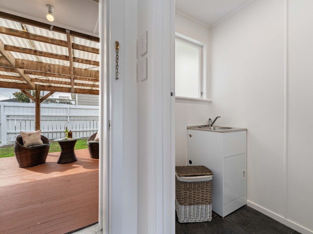 3 beds 1 bath house on 361m2 section, in Opaheke School Zone, close to Papakura town centre, motorway access, 48 Greenhaven Avenue, Opaheke, Auckland