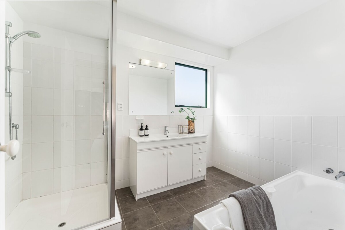 Vendors cashing out, Double Grammar School zone, 185m2 4 beds 2.5 baths house with double garage on 263m2 section, zoned for Auckland Grammar and Epsom Girls Grammar school, Victoria Avenue School and Baradene College are both within an easy 5-7 minute walk, moments from Remuera Village, 1/35 Sonia Avenue, Remuera, Auckland