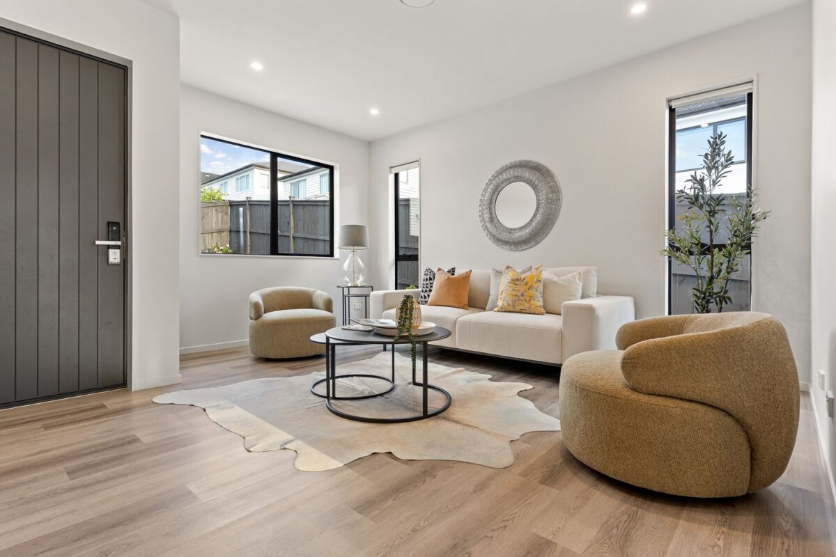2 kitchens, 296m2 5 beds 3.5 baths house with double garage and 2-beds granny on 378m2 section, close to local parks, shopping amenities, zoned for Ormiston Primary, Ormiston Junior College, and Ormiston Senior College, 3 Hing Street, Flat Bush, Auckland