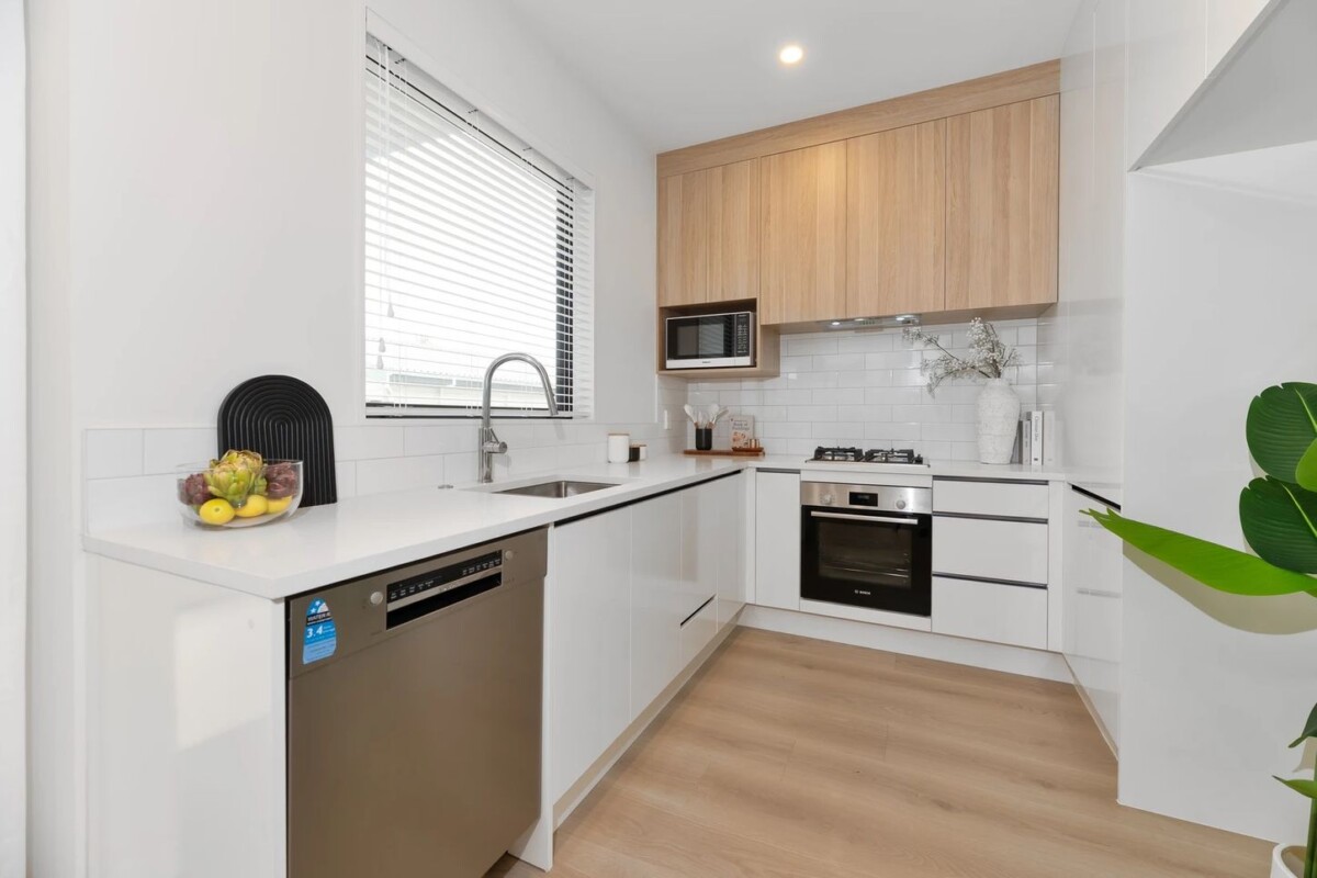 10 YEARS MASTER BUILD WARRANTY, 160m2 Brandnew standalone 4 beds 3 baths house with garage and car parks on 194m2 section, minutes to PAK’nSAVE Henderson, WestCity Waitākere, schools, motorway access, zoned for Henderson Primary School, Bruce McLaren Intermediate, Waitākere College, 86D Harrington Road, Henderson, , Auckland
