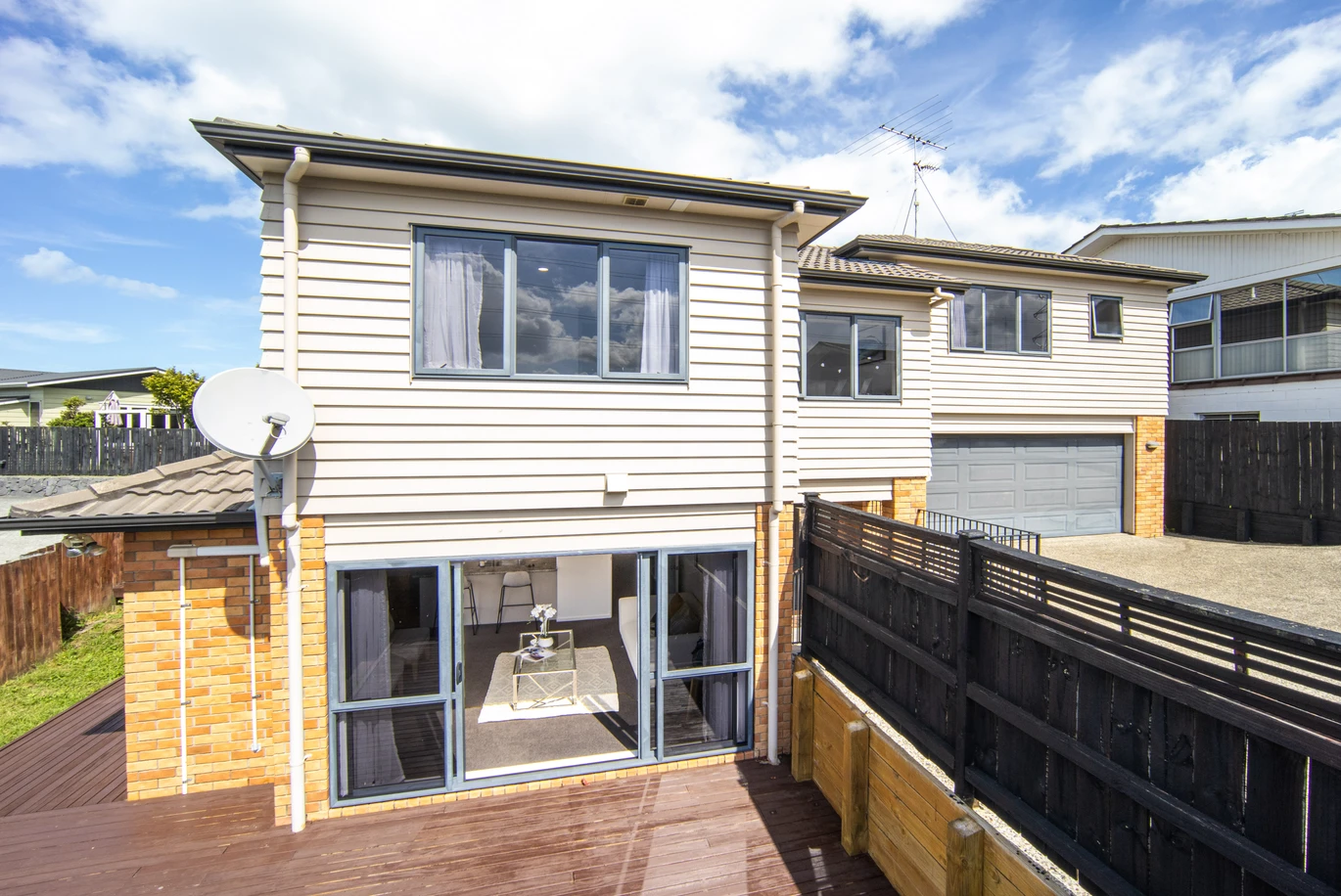 209m2 4 beds 2.5 baths house with double garage on 428m2 section, close to local amenities, parks, and public transport, Zoned for Halsey Drive Primary & Lynfield College, 50 Halsey Drive, Lynfield, Auckland