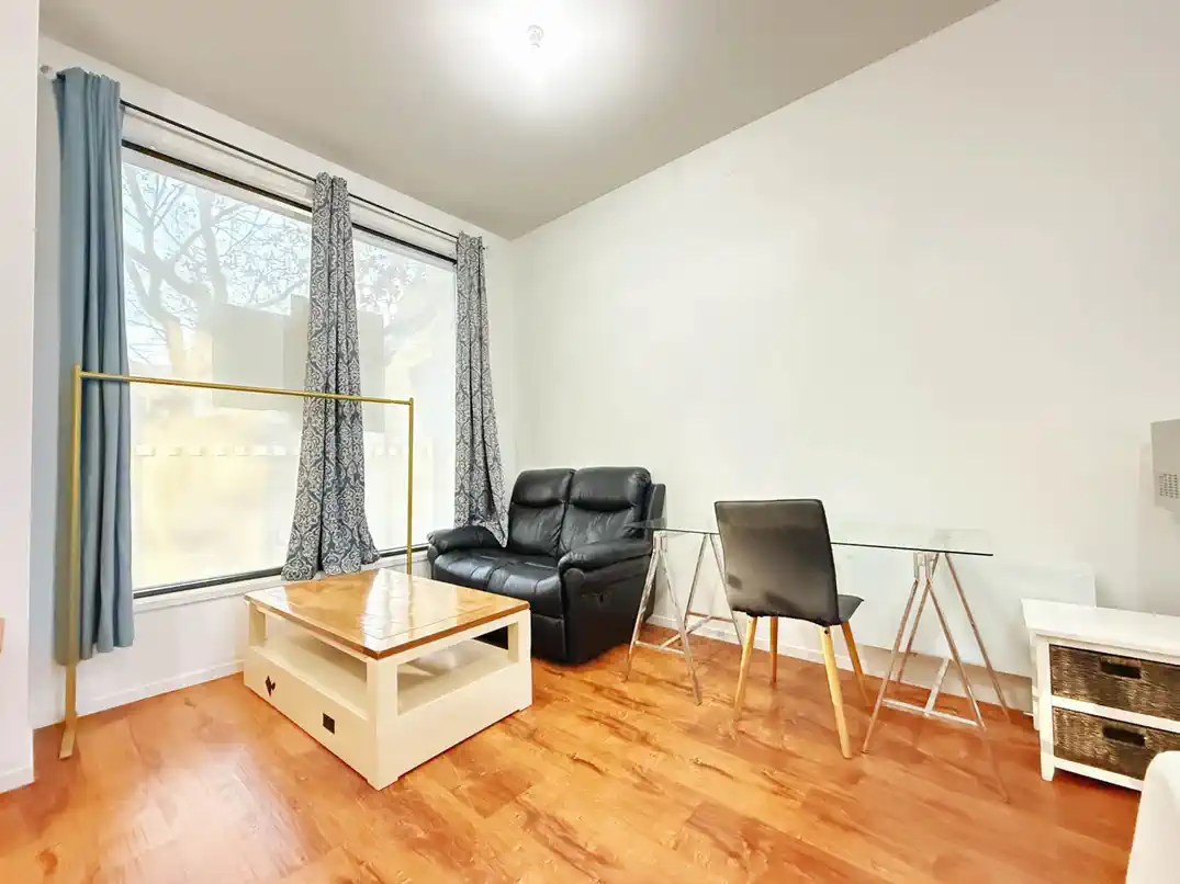 Double Grammar school zone, 2 beds + big office 2.5 baths 2 car parks mixed-use townhouse, 1 Title, 2 Addresses, Separate-Access 40m2 office with toilet downstairs, Just a short walk to universities, hospitals, and the Auckland CBD, 0.9km to Auckland Girls’ Grammar School, 1km to Auckland Grammar, 5/1 Glenside Crescent, Grafton, Auckland