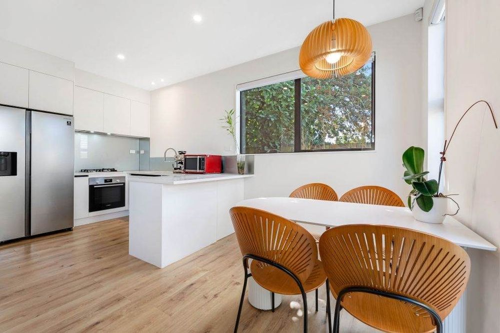 Standalone 3 beds 2.5 baths house with garage, close to Onehunga Mall shops and Dressmart, schools, motorway access, Zoned in Royal oak intermediate and Onehunga High school, 21F Grotto Street, Onehunga, Auckland