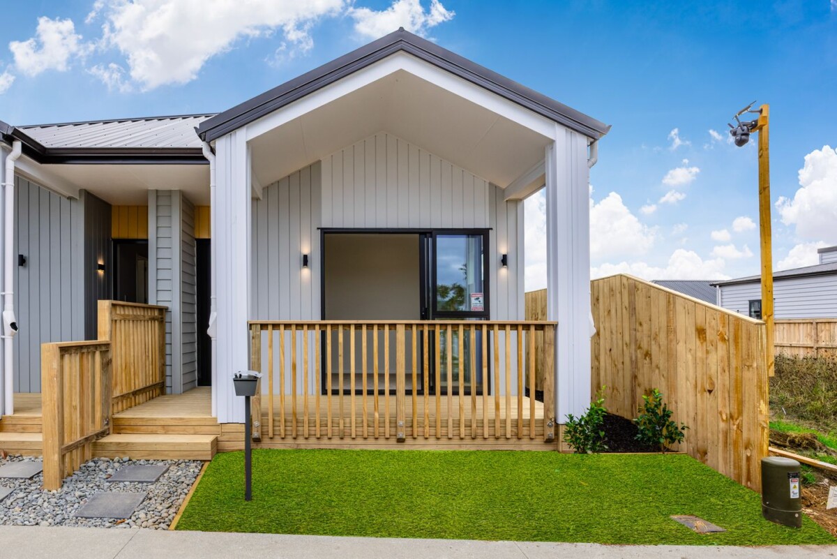 Brandnew 2 beds + study room 1 bath Duplex home with 2 car parks on 175m2 section, close to local amenities, schools, easy motorway access, 16 Ihi Place, Karaka, Auckland