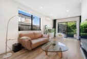 Standalone 3 beds 2.5 baths house with garage, close to Onehunga Mall shops and Dressmart, schools, motorway access, Zoned in Royal oak intermediate and Onehunga High school, 21F Grotto Street, Onehunga, Auckland