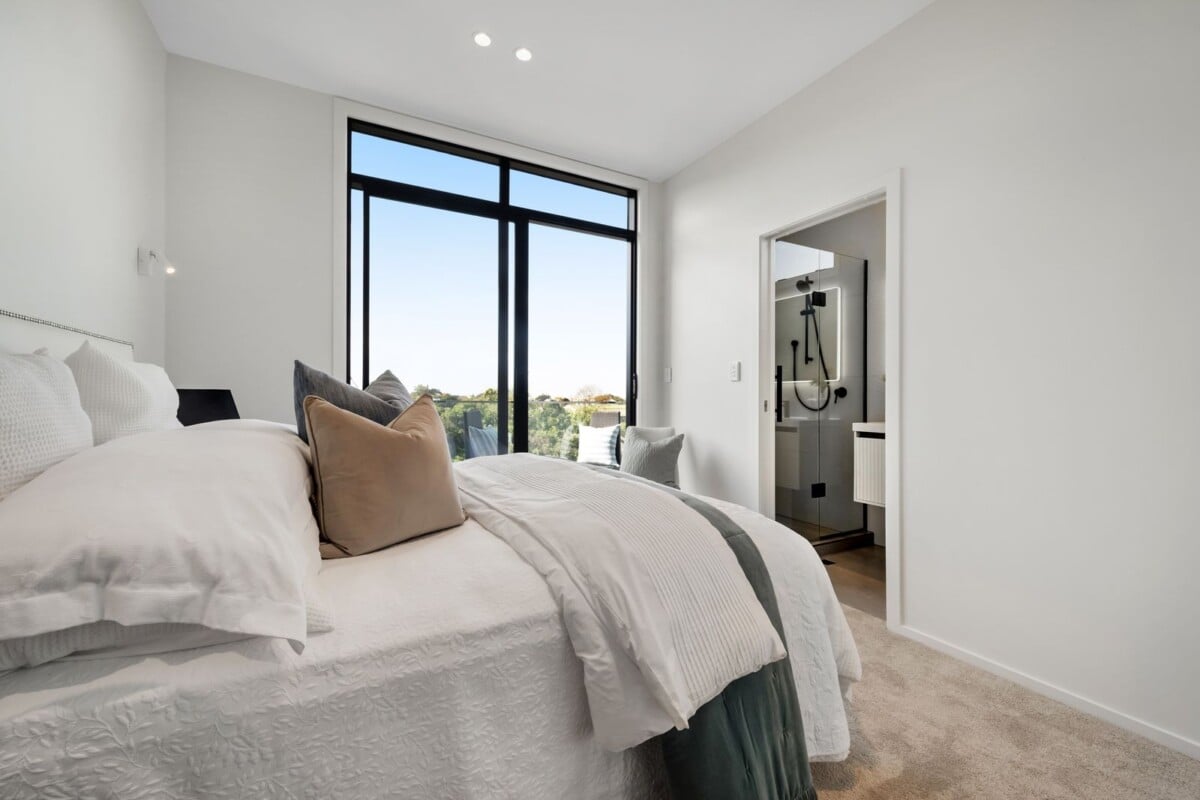 Double Grammar school zone, 10 Year Master Build Guarantee, Freehold 3 beds 3 baths home with garage, zoned for Auckland Grammar, Epsom Girls’ Grammar, plus top local primary schools, Walking distance to Market Road train station, Just minutes to Newmarket shopping and dining precinct, 4 Patey Street Remuera, Auckland, Auckland