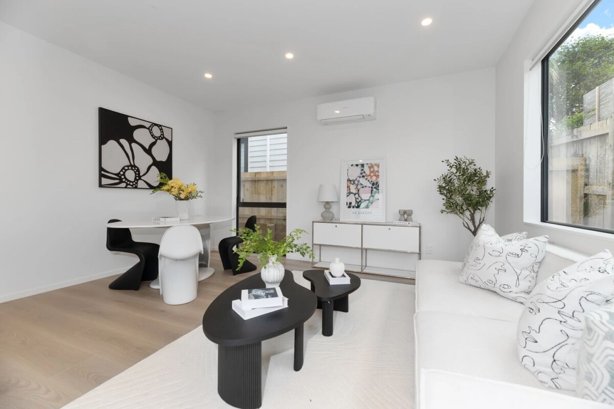 10 YEARS MASTER BUILD WARRANTY, 160m2 Brandnew standalone 4 beds 3 baths house with garage and car parks on 194m2 section, minutes to PAK’nSAVE Henderson, WestCity Waitākere, schools, motorway access, zoned for Henderson Primary School, Bruce McLaren Intermediate, Waitākere College, 86D Harrington Road, Henderson, , Auckland