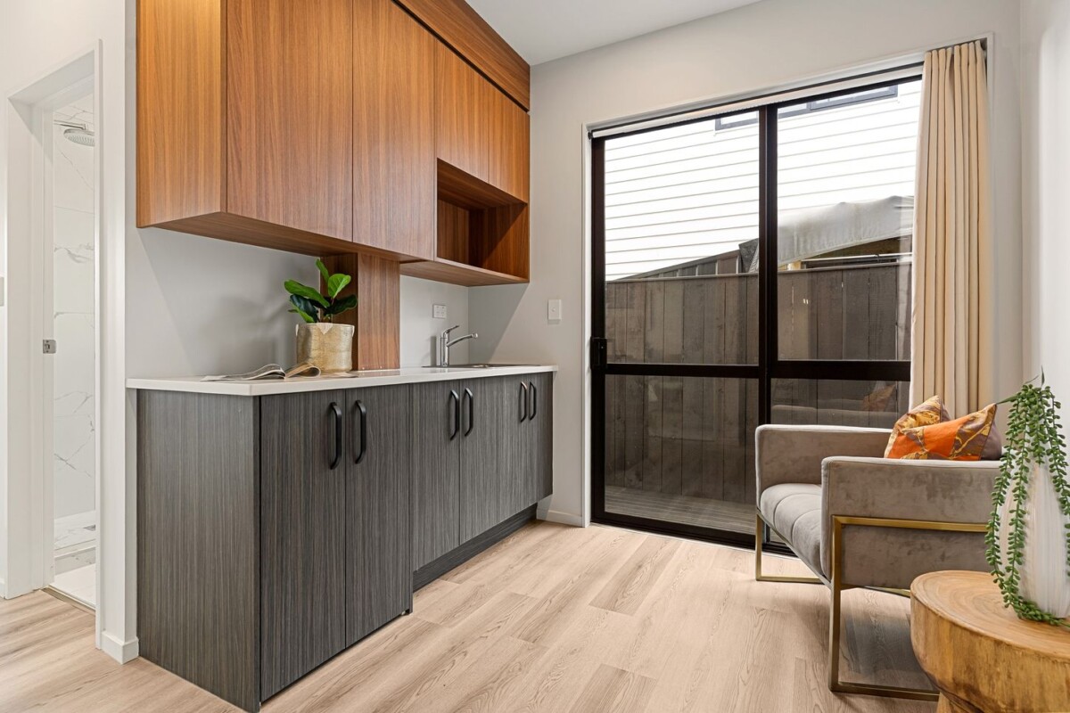 2 kitchens, 296m2 5 beds 3.5 baths house with double garage and 2-beds granny on 378m2 section, close to local parks, shopping amenities, zoned for Ormiston Primary, Ormiston Junior College, and Ormiston Senior College, 3 Hing Street, Flat Bush, Auckland