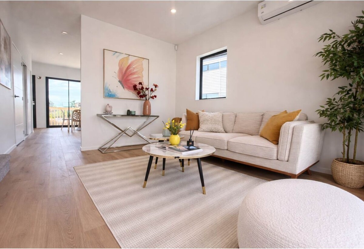 160m2 Brandnew freehold 3 beds + an office/possible 4th room, 2.5 baths home with garage, Flexible ground-floor space ideal for a home office or extra living area, no body corporate fees, close to Sylvia Park, motorway access, 4/14 Keate Place, Mount Wellington, Auckland