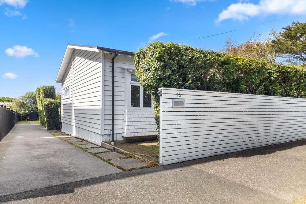 4 beds 1 bath house with garage on 696m2 section, 0.9 km to Western Springs College, 15 Kiwi Road, Pt Chevalier, Auckland