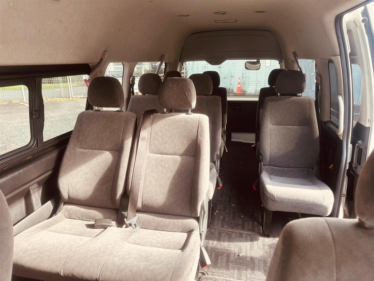 2017 Toyota Hiace Van Automatic, White, 10 seats, Petrol, 2,690 cc, 146,168 km