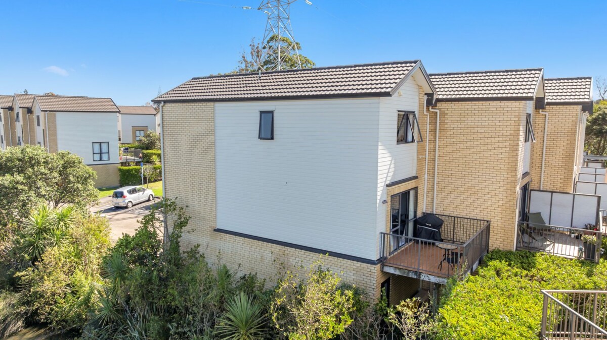 Owners have bought – Must sell, 132m2 2 beds 1 bath home with garage for 2 cars, Enjoy peaceful outlooks with lovely views across the pond, close to local amenities, schools, and transport links, 80/172 McLeod Road, Te Atatu South, Auckland
