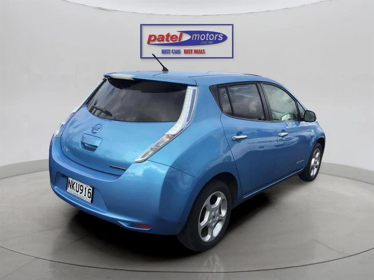 2011 Nissan Leaf Hatchback Automatic, Electric, 5 seats, 2 owners, 27,613 km