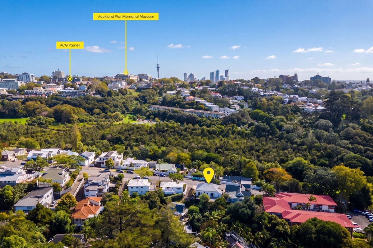 Double Grammar school zone, 3 beds 2 baths house with carport on 675m2 section, close to parks, reserve, schools, Newmarket shopping centre, zoned for Victoria Avenue School, Remuera Intermediate, Auckland Grammar, and Epsom Girls Grammar, 141 Bassett Road, Remuera, Auckland