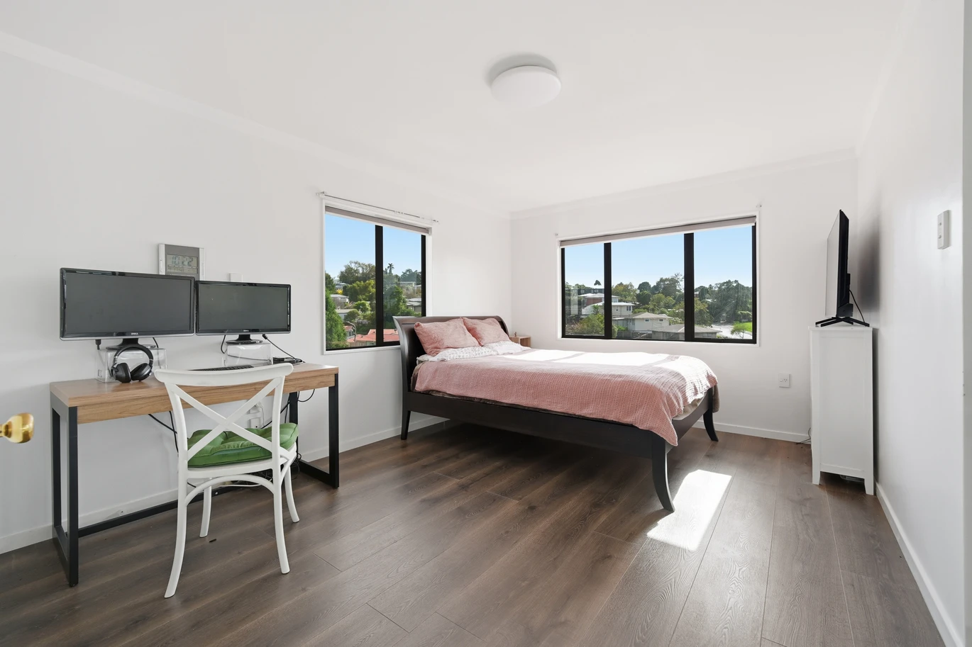 Once in 26 years, vendor relocating, 3 beds 2 baths house with double garage, Walk to Sylvia Park Mall & train station, Zoned for Bailey Road School, Baradene College & One Tree Hill College, 128 Aranui Road, Mount Wellington, Auckland
