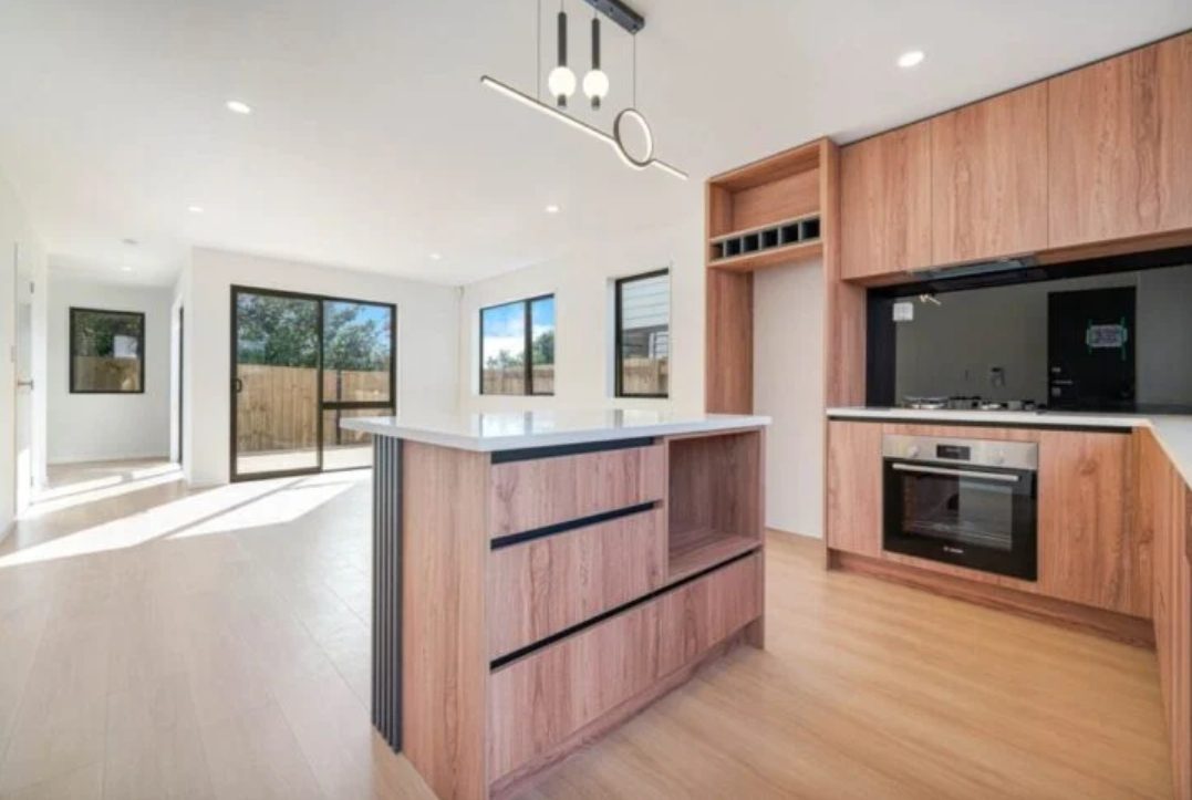 145m2 Brandnew 3 beds 2.5 baths home with garage and carpark, Supermarkets: Woolworths Manurewa & Clendon Park Pak N Save minutes away, Zoned for Roscommon School, Waimahia Intermediate, and Manurewa/James Cook High Schools. Lot 4/42 Kopara Drive, Manurewa, Auckland