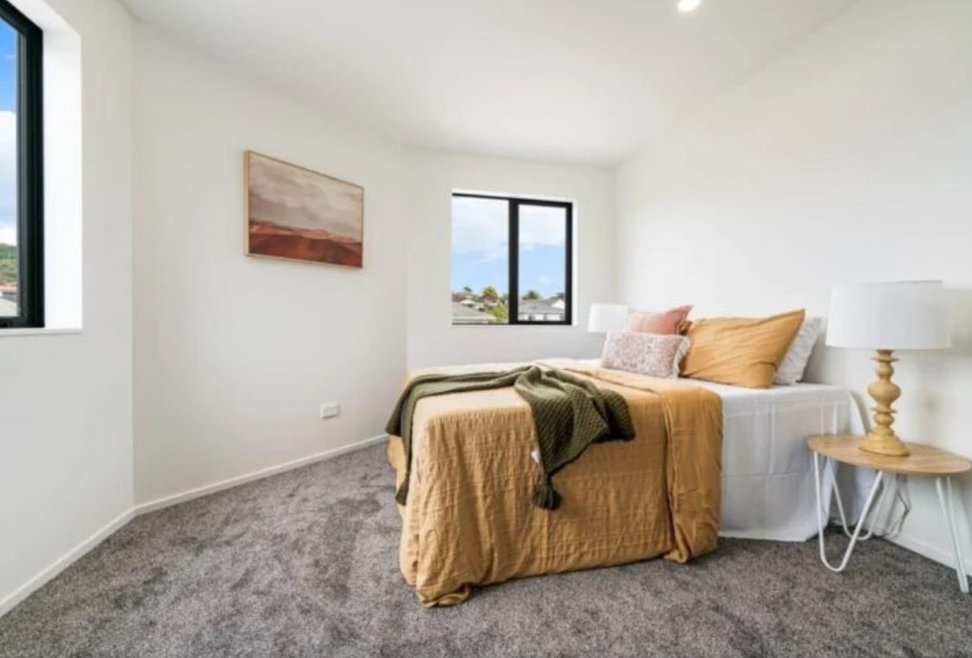 145m2 Brandnew 3 beds 2.5 baths home with garage and carpark, Supermarkets: Woolworths Manurewa & Clendon Park Pak N Save minutes away, Zoned for Roscommon School, Waimahia Intermediate, and Manurewa/James Cook High Schools. Lot 4/42 Kopara Drive, Manurewa, Auckland