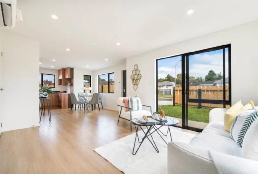 145m2 Brandnew 3 beds 2.5 baths home with garage and carpark, Supermarkets: Woolworths Manurewa & Clendon Park Pak N Save minutes away, Zoned for Roscommon School, Waimahia Intermediate, and Manurewa/James Cook High Schools. Lot 4/42 Kopara Drive, Manurewa, Auckland