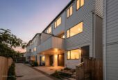 163n2 Brandnew freehold 5 beds 3.5 baths home with garage, Fully fenced with low-maintenance backyard, walking to New Lynn School, the train station, library, restaurants, Lynn Mall, Zone for New Lynn School and Blockhouse Bay Intermediate, 3/63 Gardner Avenue, New Lynn, Auckland