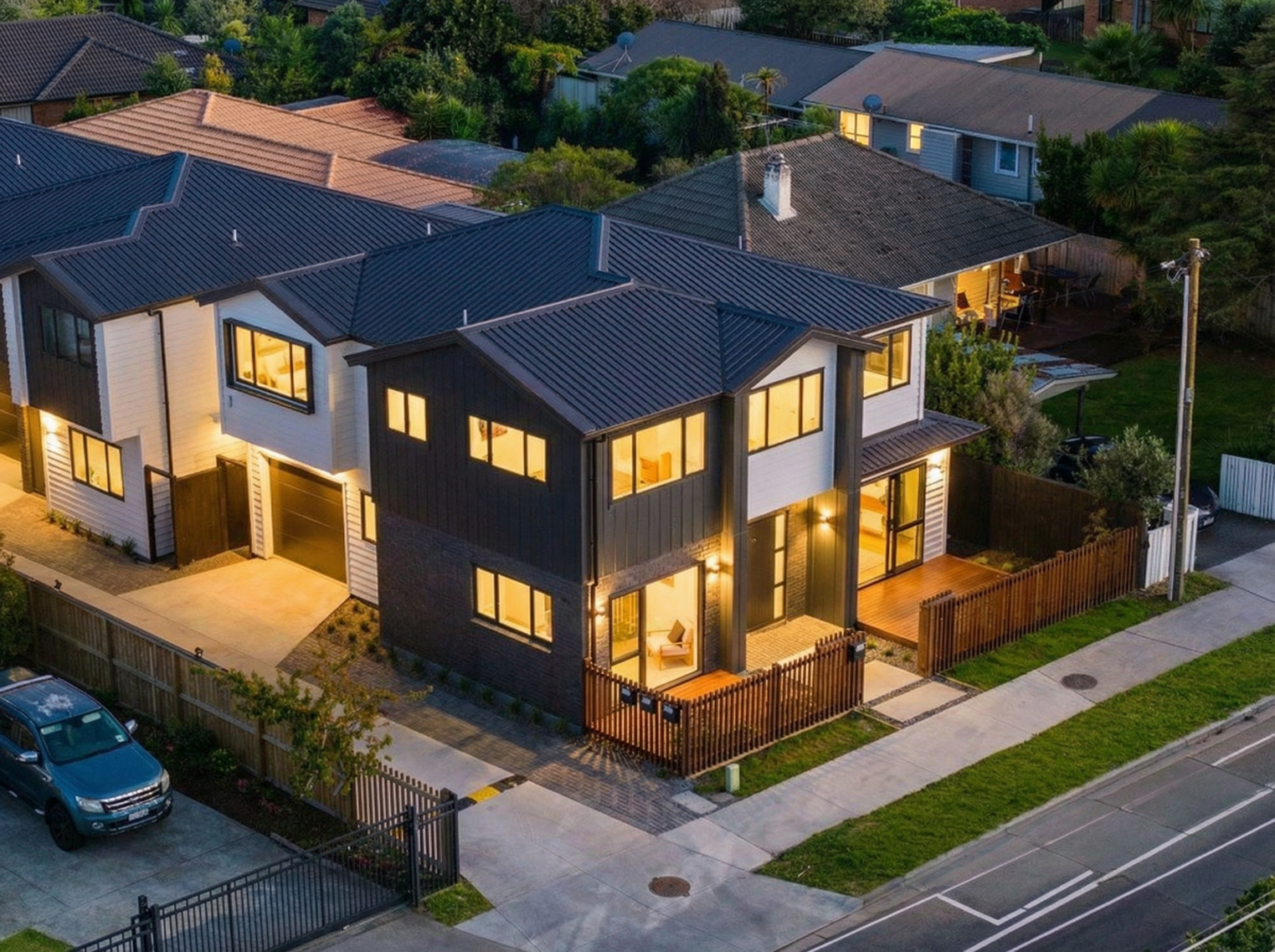 213m2 Brandnew 5 beds 4.5 baths home with garage on 262m2 section, less than a minute from Matipo School, Te Atatu Peninsula Park just moments away. New World, the library, and local amenities are close by, 71A Matipo Road, Te Atatu Peninsula, Auckland