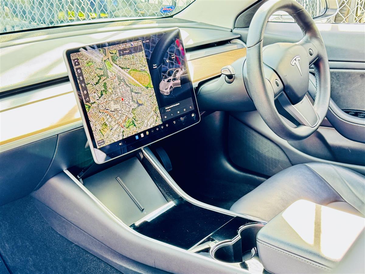2019 Tesla Model 3 Long Range 4WD Sedan Automatic, Electric, 5 seats, 25,000 km