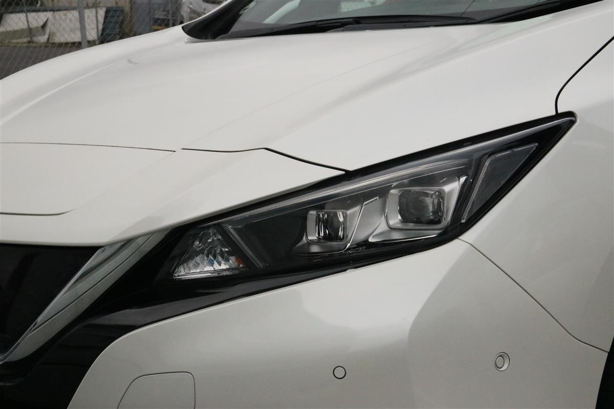 2018 Nissan Leaf G Anniversary Edition Hatchback Automatic, White, 5 seats, Electric, 53,500 km