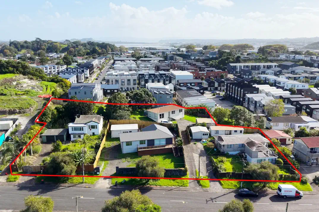 3,562m² Land with RC for 38 Terraced Houses, close to Sylvia Park shopping precinct and established amenities, schools, motorway access, 0.6 km to Panama Road School, 74,74A/86,88,90 Hillside Avenue, Mt Wellington, Auckland