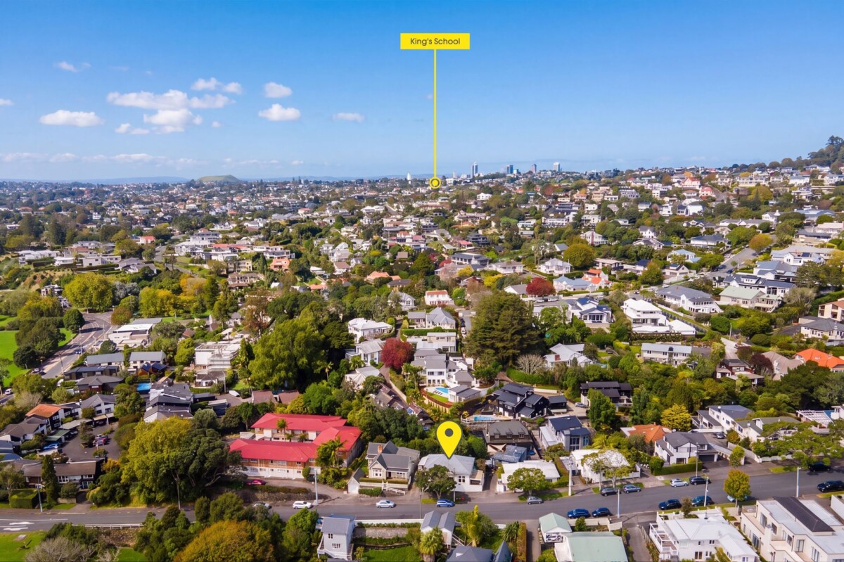 Double Grammar school zone, 3 beds 2 baths house with carport on 675m2 section, close to parks, reserve, schools, Newmarket shopping centre, zoned for Victoria Avenue School, Remuera Intermediate, Auckland Grammar, and Epsom Girls Grammar, 141 Bassett Road, Remuera, Auckland