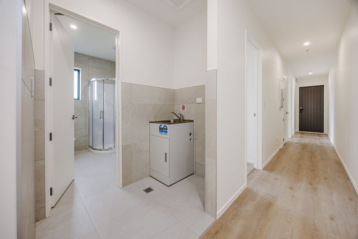 Brandnew 2 beds + study room 1 bath Duplex home with 2 car parks on 175m2 section, close to local amenities, schools, easy motorway access, 16 Ihi Place, Karaka, Auckland