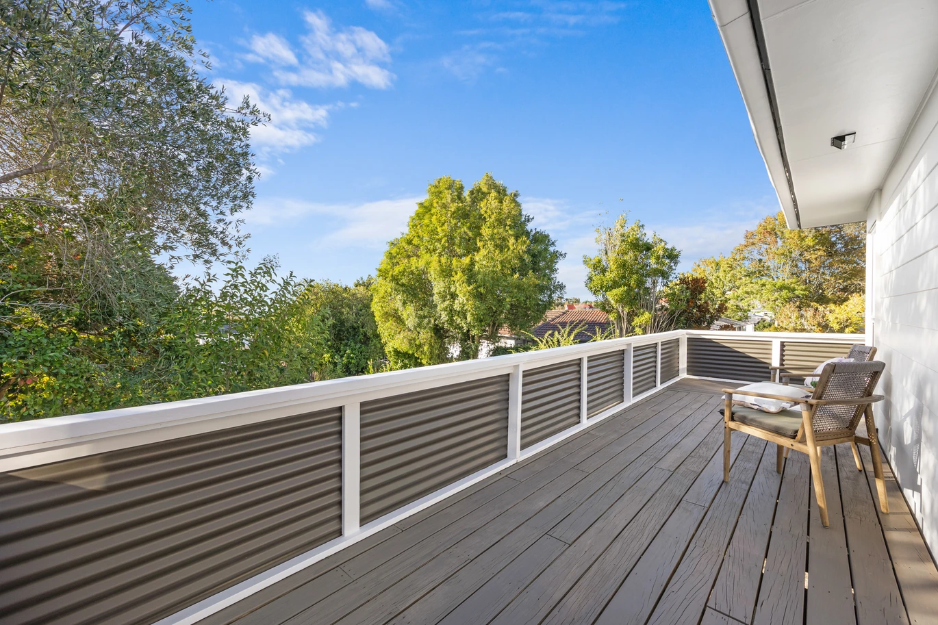 160m2 2 beds 2 baths house with garage on 724m2 section, A separate garage adds practicality and flexibility, offering secure parking, workshop space, or additional storage. With plenty of off-street parking available. 9 Osmond Court, Sunnyvale, Auckland