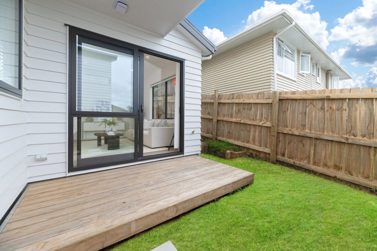 10 YEARS MASTER BUILD WARRANTY, 160m2 Brandnew standalone 4 beds 3 baths house with garage and car parks on 194m2 section, minutes to PAK’nSAVE Henderson, WestCity Waitākere, schools, motorway access, zoned for Henderson Primary School, Bruce McLaren Intermediate, Waitākere College, 86D Harrington Road, Henderson, , Auckland