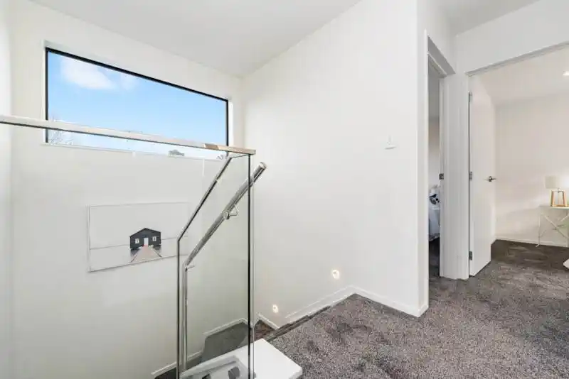 Double Westlake school zone, 3 beds 2.5 baths home with garage, close to schools, shops, supermarket, motorway access, 0.6 km to Sunnynook School, 32C Sequoia Place, Sunnynook, Auckland