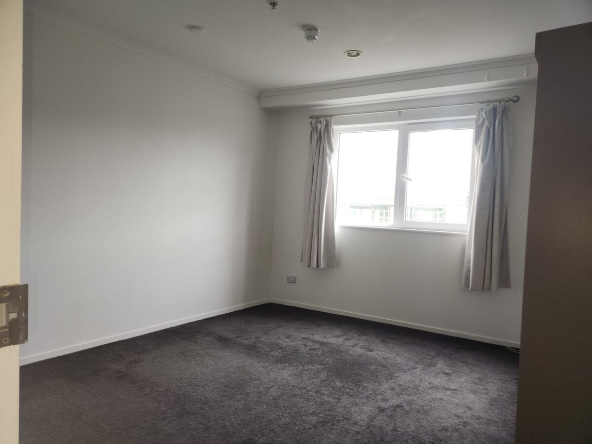Mortgagee sale, Double Grammar school zone, 136m2 4 beds 3 baths 2 car parks apartment, within walking distance to Westfield Newmarket, zoned for Auckland Grammar and Epsom Girls Grammar school, Now it is possible to view this property! Please contact us to arrange viewing times, 210/26 Remuera Road, Newmarket, Auckland
