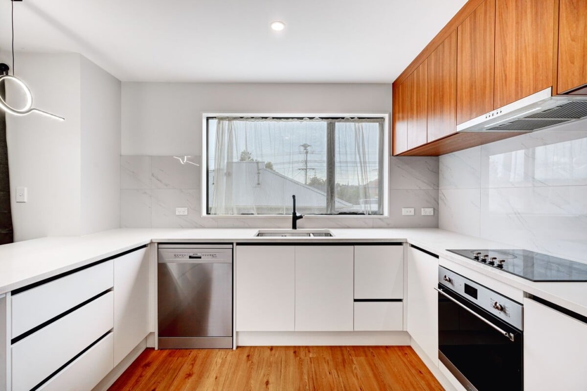 154m2 Brandnew freehold 4 beds 3 baths home with garage, Fully fenced with low-maintenance backyard, walking to New Lynn School, the train station, library, restaurants, Lynn Mall, Zone for New Lynn School and Blockhouse Bay Intermediate, 6/63 Gardner Avenue, New Lynn, Auckland