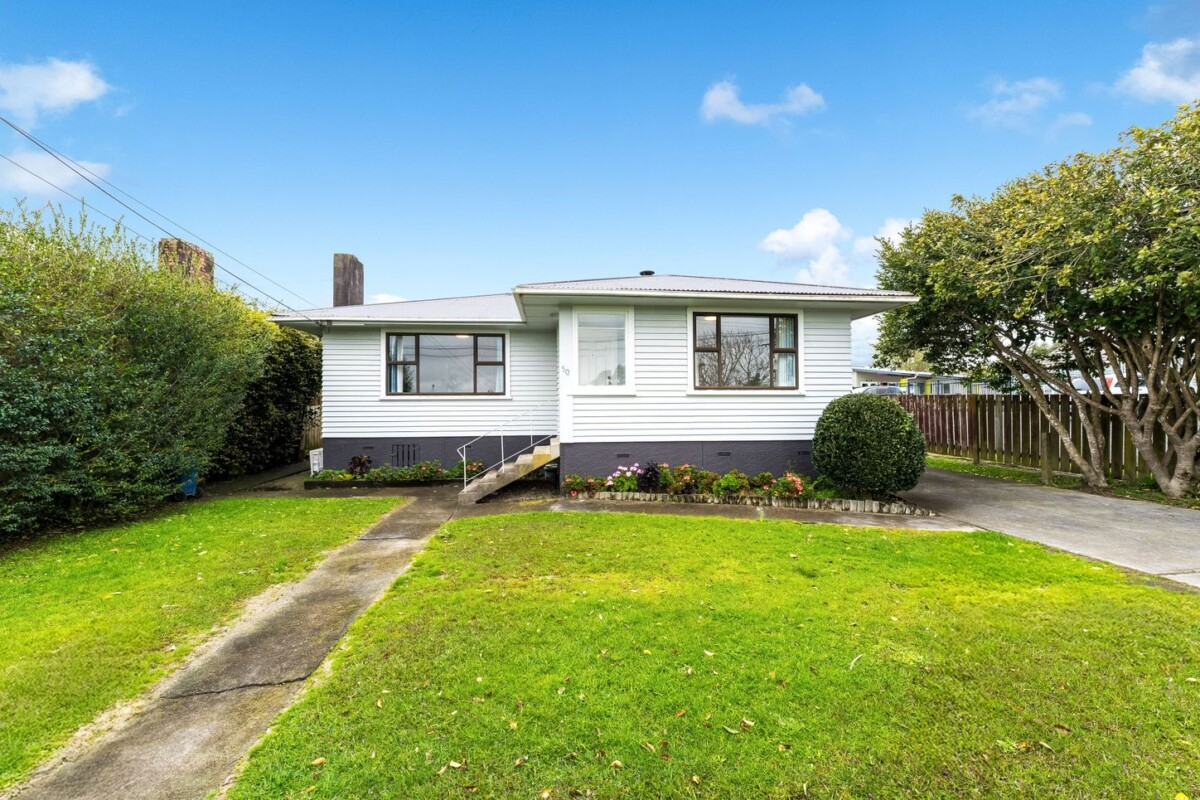 Home and income on 716m2 section, 3 beds 1 bath main home + standalone 2 beds ( 1 bed plus 3.2m x 2.6m flexi room) 1 bath minor dwelling, currently rented With a combined return of $1,135 per week, near schools, parks, shops, and transport routes, 50 Barrys Road, Glendene, Auckland