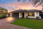 Vendors Settled Overseas, Botany Downs Secondary College zone, 140m2 3 beds 1 bath house with double garage on 400m2 section, moments to Botany Downs shopping centre, schools, 7 Brittas Place, East Tamaki, Auckland